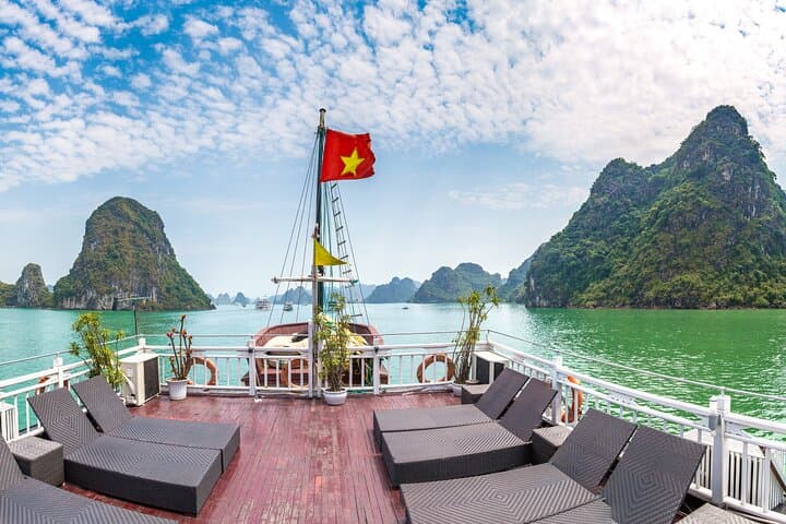 Ha Long Bay and Ninh Binh 2-Day Private Combo Tour from Hanoi