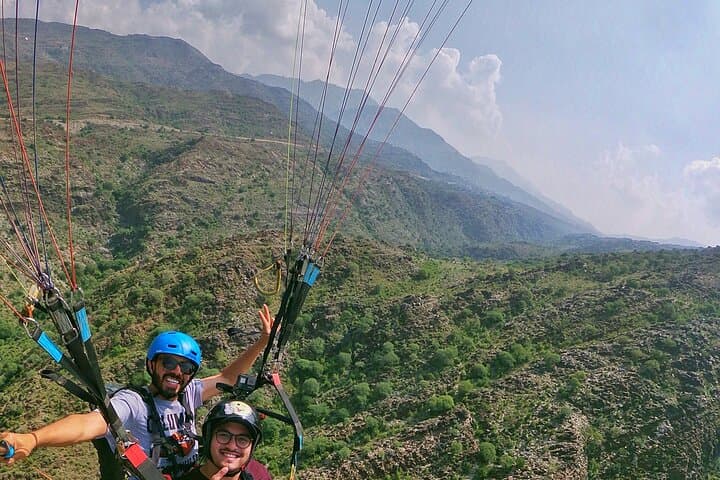 Tandem Paragliding Over the Asir Mountains: Abha's High-Altitude Flight photo 5