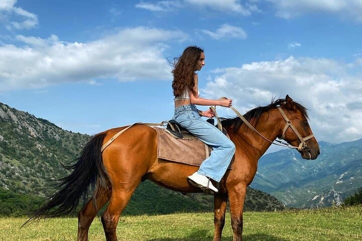 Off‑Road to Sevan: Horseback Riding and Zipline at Dilijan's Lake Parz photo 4