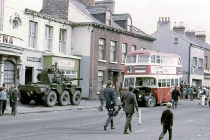 Belfast Black Taxi Tour: 2-Hour Cross-Community Troubles Experience photo 4
