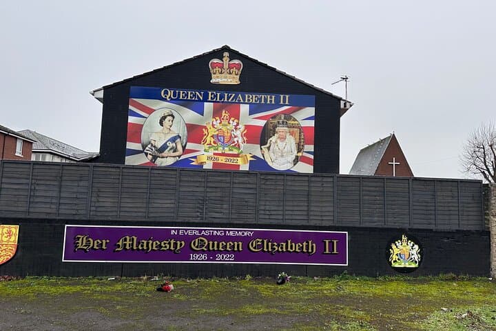 Belfast Republican & Loyalist Mural Black Taxi Tour — 2-Hour Peace Wall Experience photo 3