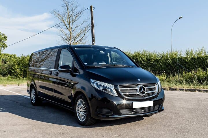 Private Departure Transfer to Dubai Airport (DXB) — Door-to-Door Car & Van Service