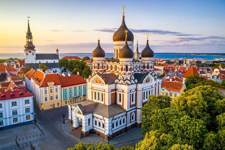 Tallinn Private Old Town Walking Tour: Toompea, Town Hall & Hidden Gems photo 5