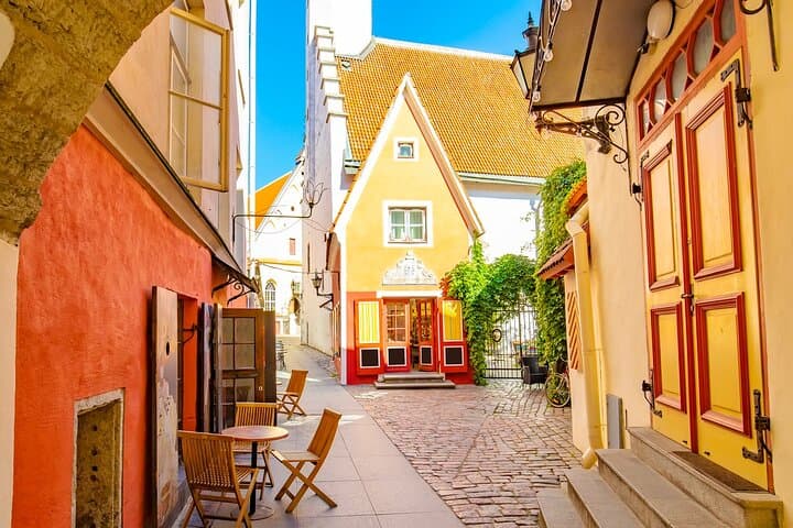 Tallinn Private Old Town Walking Tour: Toompea, Town Hall & Hidden Gems photo 3