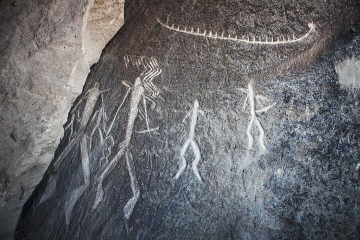 Day Trip from Baku: Gobustan Petroglyphs, Mud Volcanoes, Ateshgah & Yanar Dag photo 2