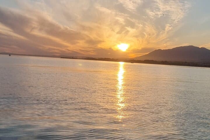 Sunset Sail in Marbella: Puerto Banús Evening Cruise with Drinks & Snacks photo 4