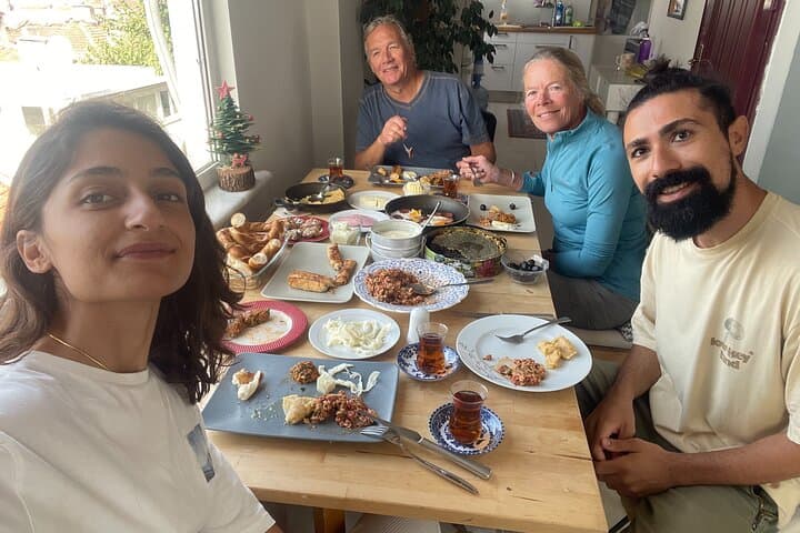 Healthy Istanbul Morning: Yoga & Authentic Turkish Breakfast in a Local Home photo 4