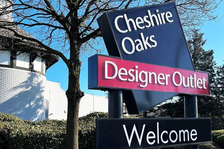 Private Shopping Tour: Manchester to Cheshire Oaks Designer Outlet photo 3