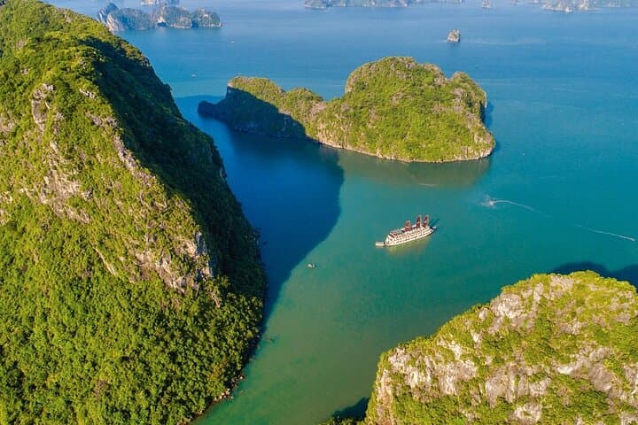 2-Day Arcady Cruise: Ha Long Bay Overnight with Kayaking & Cave Visit