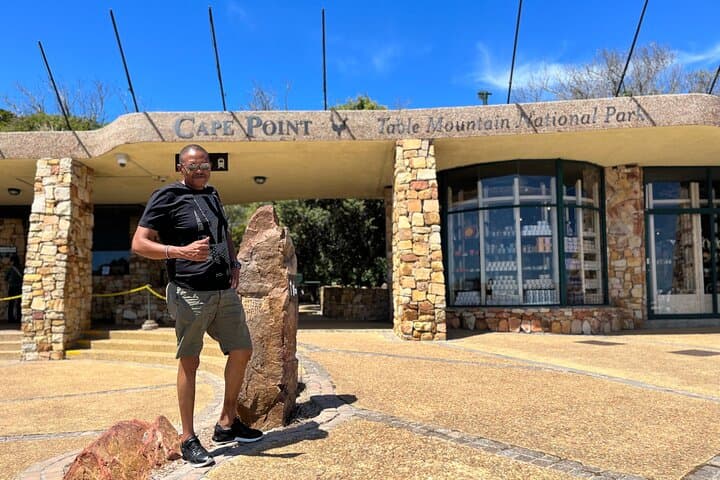 Cape Peninsula Full-Day Private Drive: Chapman's Peak, Cape Point & Boulders photo 2