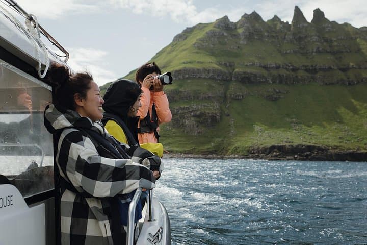 Photography Boat Tour in Vágar: Drangarnir, Tindhólmur & Múlafossur