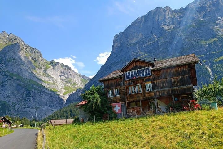 Interlaken Full-Day Private Highlights Tour: Lauterbrunnen, Mürren & Lake Brienz photo 2