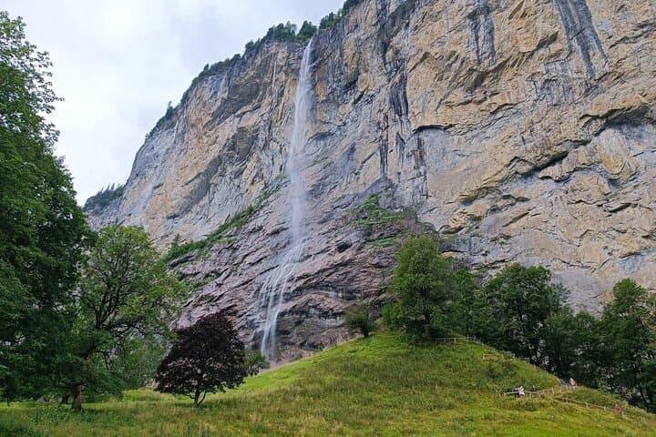 Interlaken Full-Day Private Highlights Tour: Lauterbrunnen, Mürren & Lake Brienz photo 4