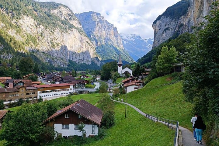 Explore Interlaken: Half-Day Private Highlights Tour of the Bernese Oberland photo 3