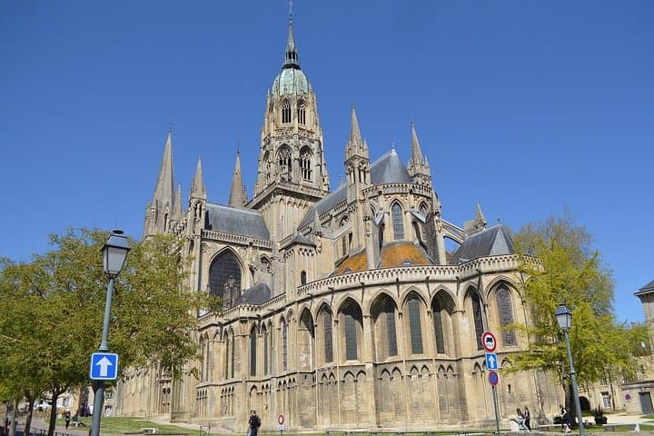 Day trip from Paris to Bayeux with private English-speaking driver — Bayeux highlights in one day