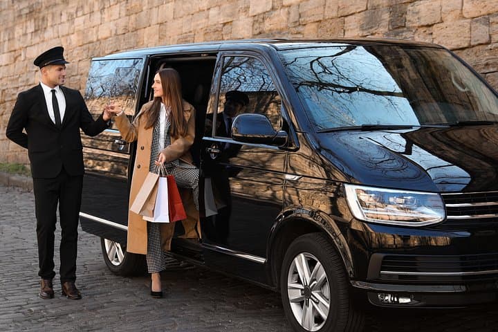 Private Transfer Portsmouth to London — Direct or Via Stonehenge, Salisbury & Windsor