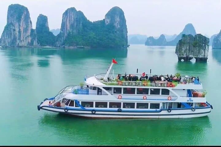 Halong Bay Luxury Day Cruise: Kayaking, Caves & Sunset Party from Hanoi photo 2