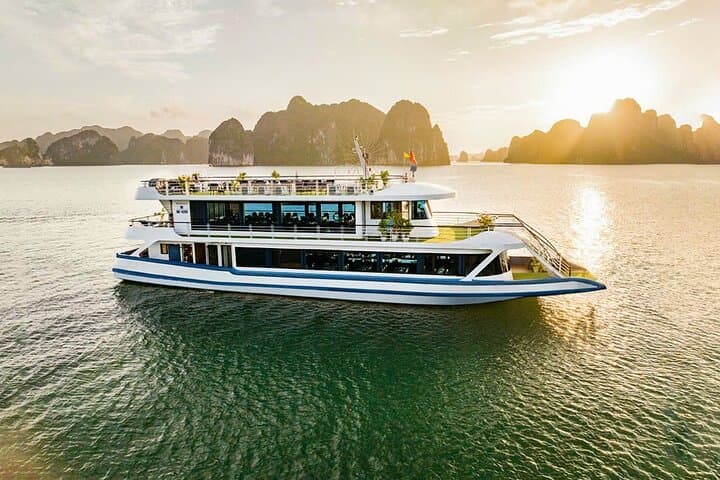 Halong Bay Luxury Day Cruise: Kayaking, Caves & Sunset Party from Hanoi photo 4