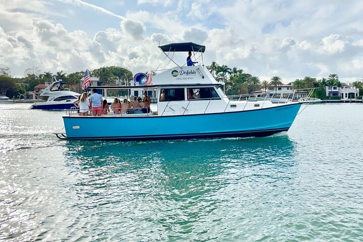 Glass-Floor Party Yacht in Miami: Sandbars, Skyline, and Snorkeling photo 2