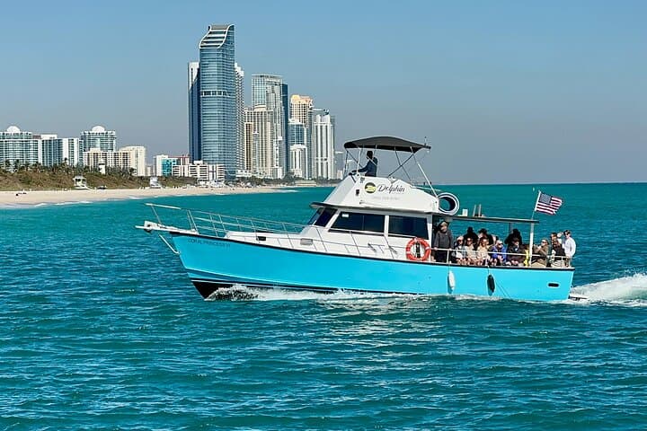 Biscayne Bay Sandbar Yacht Tour: Snorkel, Wildlife, and Miami Skyline Views
