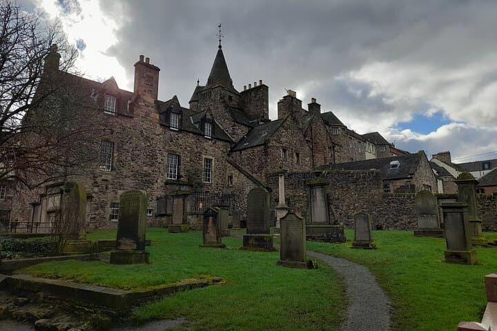 Private Dark History Tour: Eerie Edinburgh — Ghost Walk Through Old Town Closes photo 5