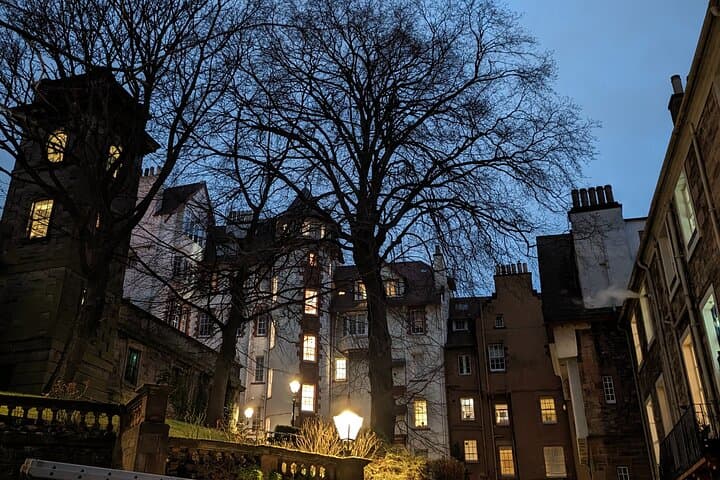 Private Dark History Tour: Eerie Edinburgh — Ghost Walk Through Old Town Closes photo 3