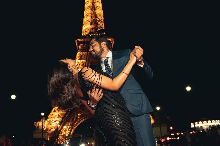 Night Photoshoot in Paris: Private 30-Minute City of Lights Session photo 3