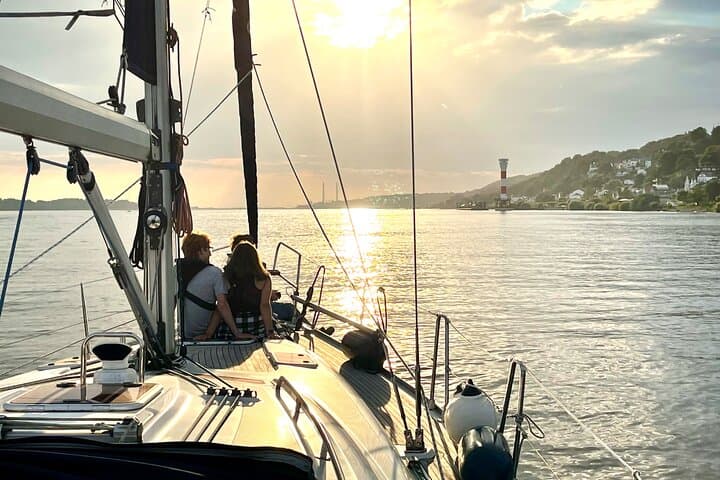 after-work-yacht-sailing-hamburg-harbor-guide photo 3