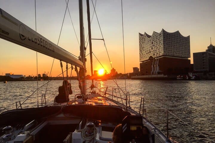 after-work-yacht-sailing-hamburg-harbor-guide photo 5