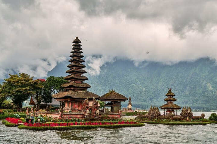 Full-Day Bali North West Tour: Banyumala Waterfall, Handara Gate & Ulun Danu photo 3