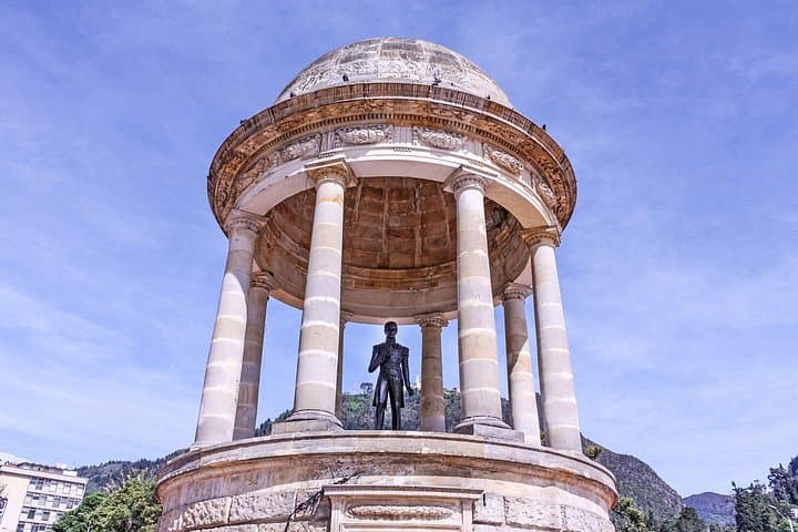 Moonlit Managua: Private Romantic Walking Tour of Tiscapa, Cathedrals & Markets photo 2