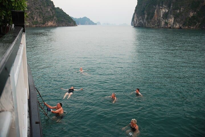 Overnight Halong Bay Cruise: 2-Day Arcady Cruise from Hanoi