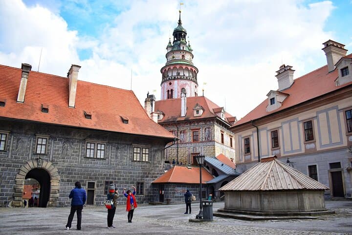 Private Romantic Evening Walk in Český Krumlov — Sunset Views & Secret Corners photo 4
