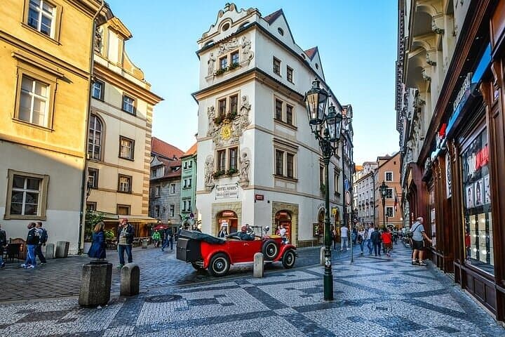 Prague Highlights: Castle, Charles Bridge & Old Town Walking Tour