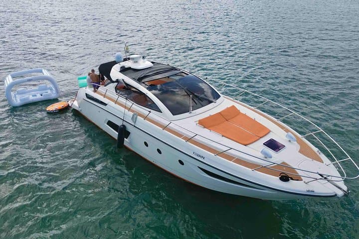 52-Foot Azimut Yacht Charter in Miami — Biscayne Bay Luxury Cruise photo 3