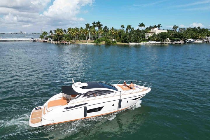 52-Foot Azimut Yacht Charter in Miami — Biscayne Bay Luxury Cruise photo 4