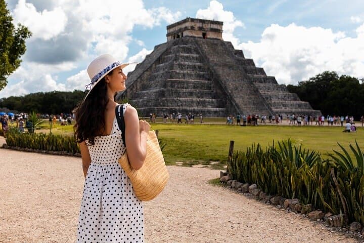 Early Morning Chichen Itza Tour: Cenote Swim & Tequila Tasting from Cancún