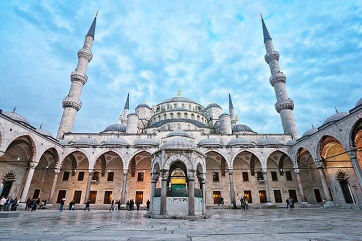 Blue Mosque Expert-Led Tour: Sultanahmet Walking Experience photo 2