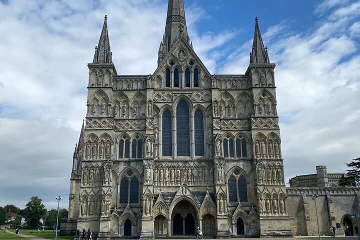 Private Day Trips from Southampton: Stonehenge, Windsor & Salisbury