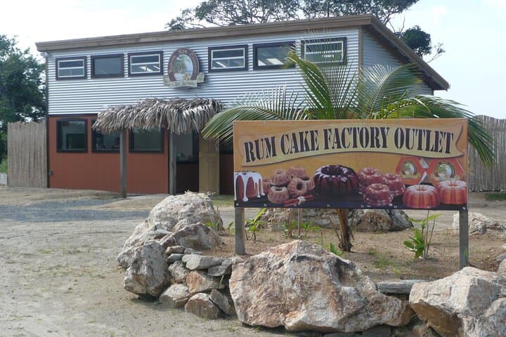 Roatan Island Private Tour: West End Markets, Chocolate & Rum Tasting (4-hour) photo 3
