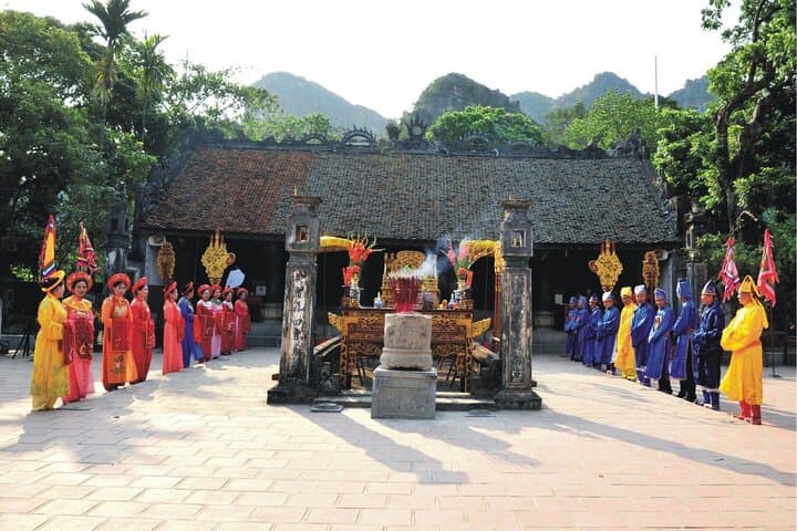 Hoa Lu, Tam Coc & Mua Cave: Day Trip to Vietnam’s River Karsts and Hilltop Views photo 2