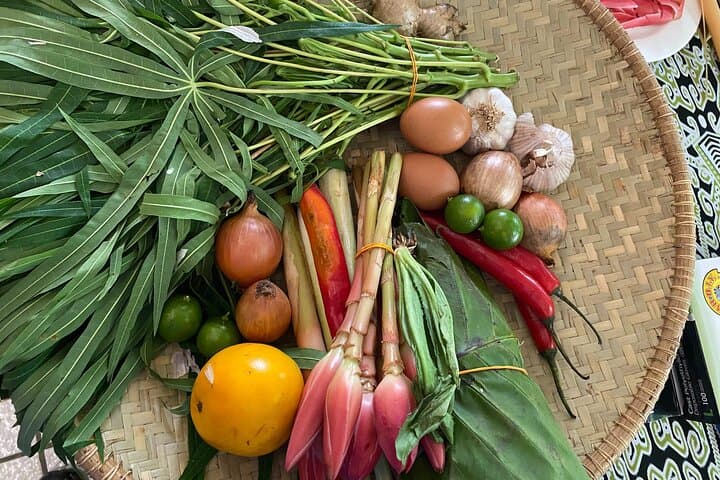 Kuching Bike & Cook: Riverfront Village Ride & Sarawak Cooking Class