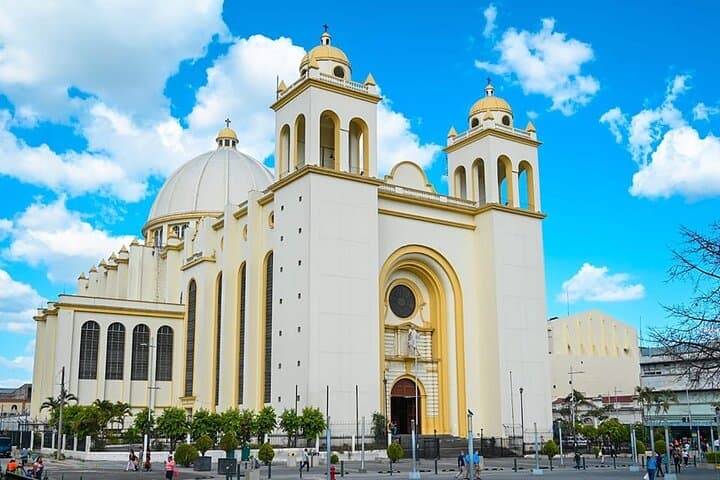 San Salvador Walking Tour: Top Sights and Local Secrets photo 5