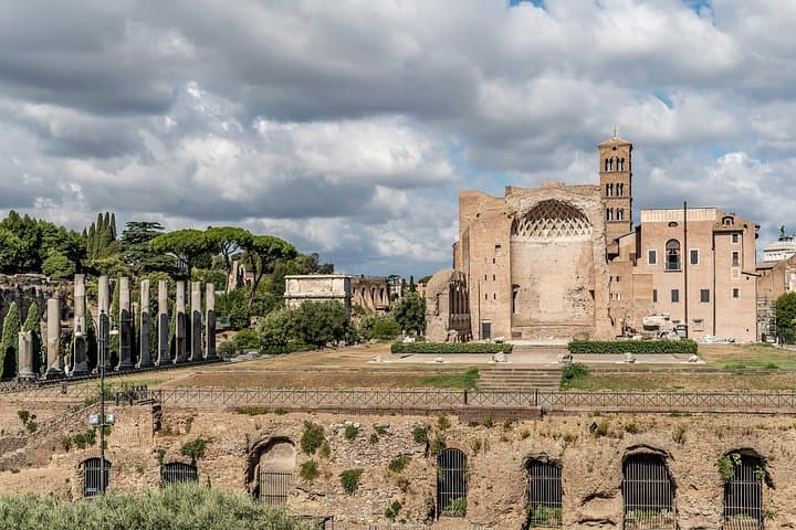 Private Ancient Rome Tour: Domus Tiberiana, Palatine Hill & Roman Forum photo 4