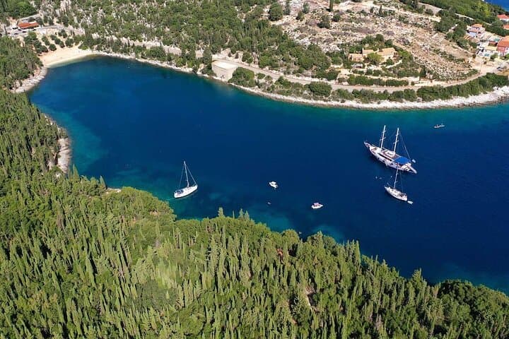 Fiscardo Shore Excursion: Kefalonia Highlights — Myrtos, Melissani & Antisamos photo 3