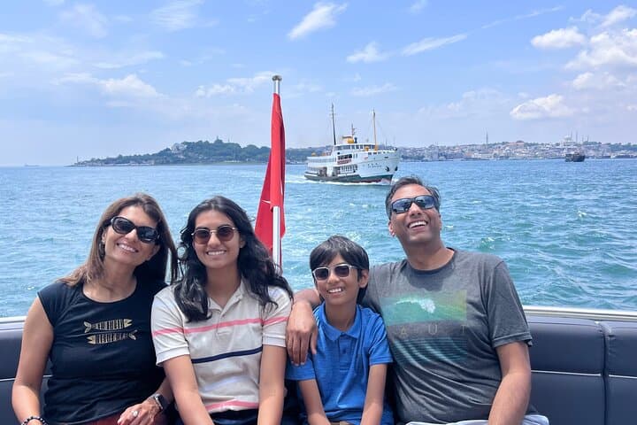 Half-Day Bosphorus Cruise & Kanlica Stopover — Morning and Afternoon Yacht Tour in Istanbul