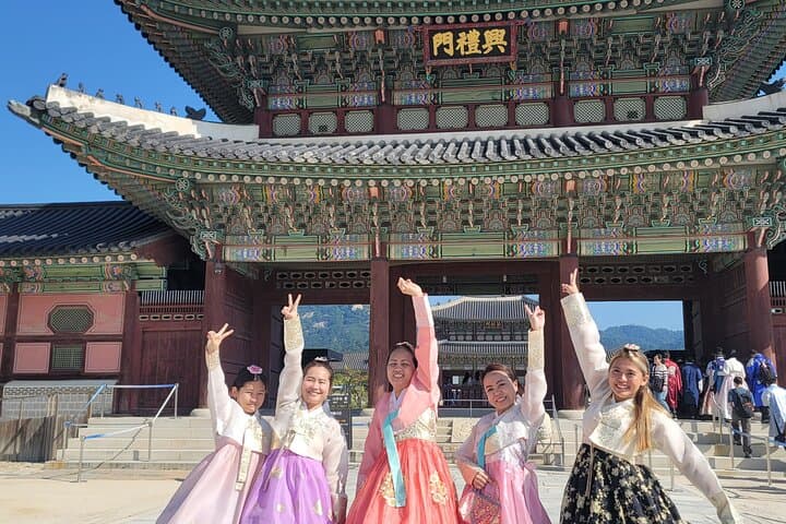 Seoul Highlights Small-Group Tour: Gyeongbokgung, Hanbok & Tea Ceremony photo 4