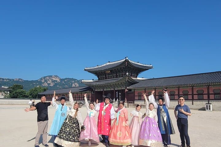 Seoul Highlights Small-Group Tour: Gyeongbokgung, Hanbok & Tea Ceremony photo 5