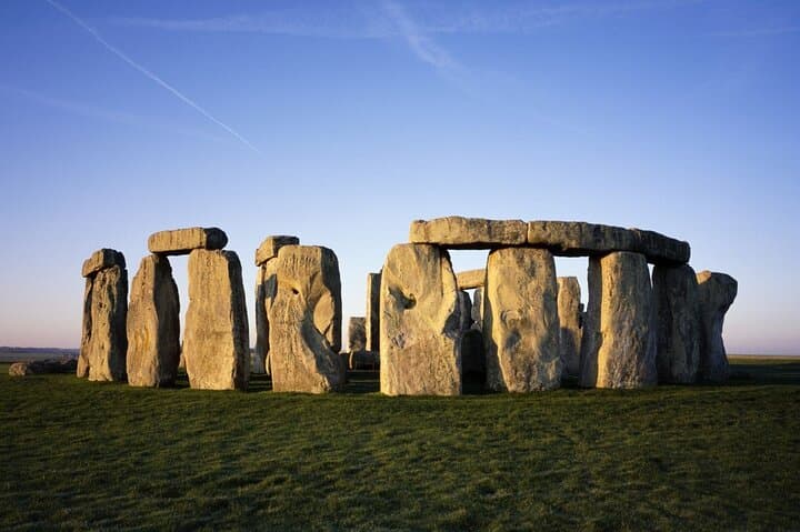 Stonehenge and Windsor Private Day Tour: From Prehistoric Stones to Royal State Apartments