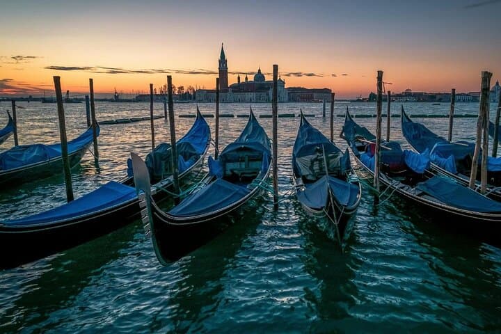 Sunset Gondola Ride in Venice: Shared 25-Minute Grand Canal Experience photo 4